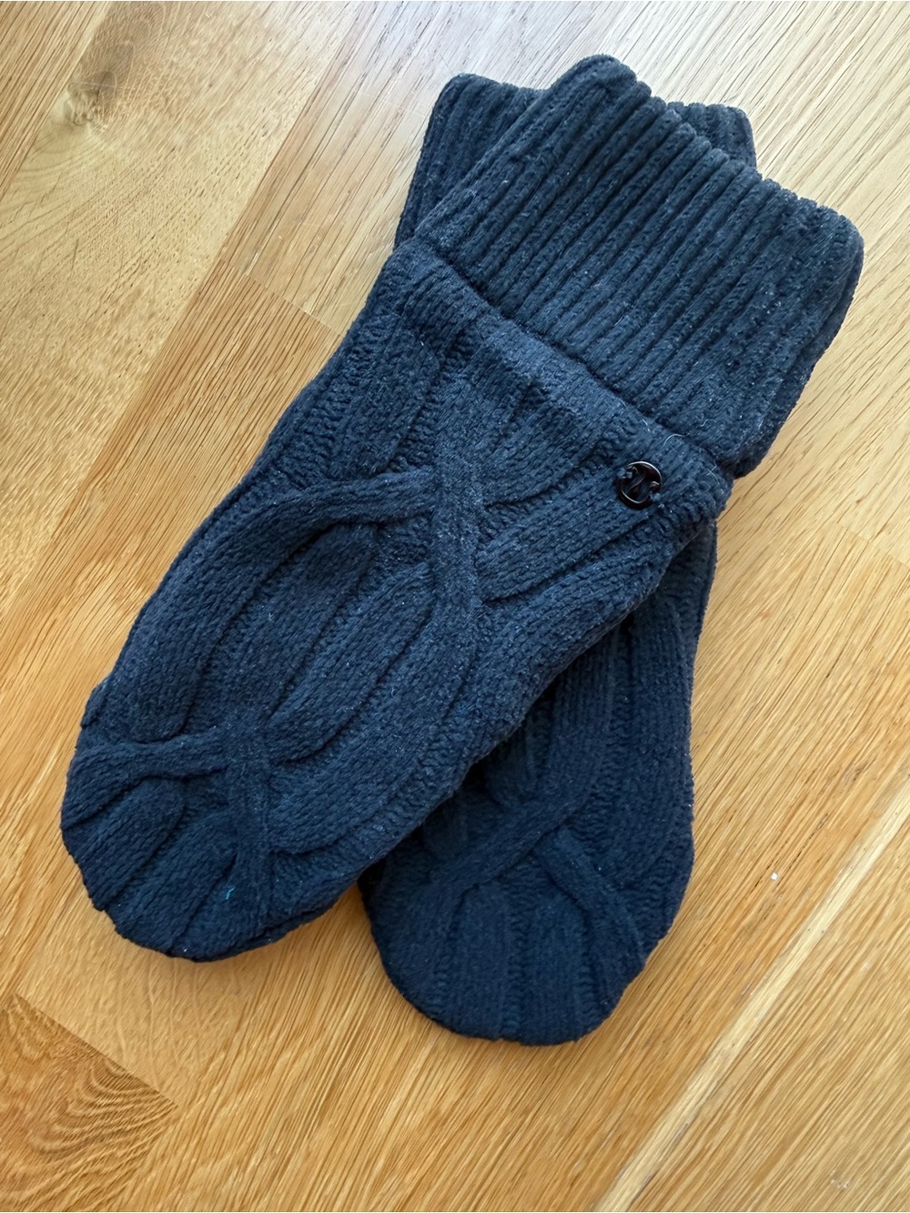 lululemon athletica Black Cable Knit Women's Mittens